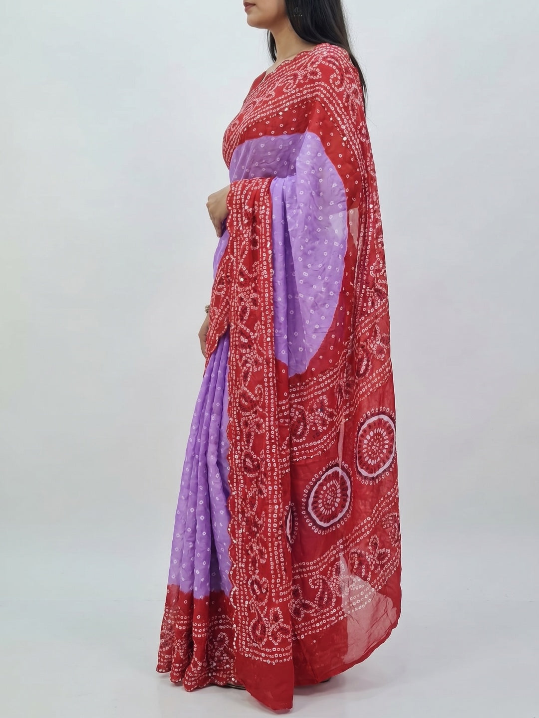 Lavender & Red Bandhani Printed Chiffon Saree - Image 4