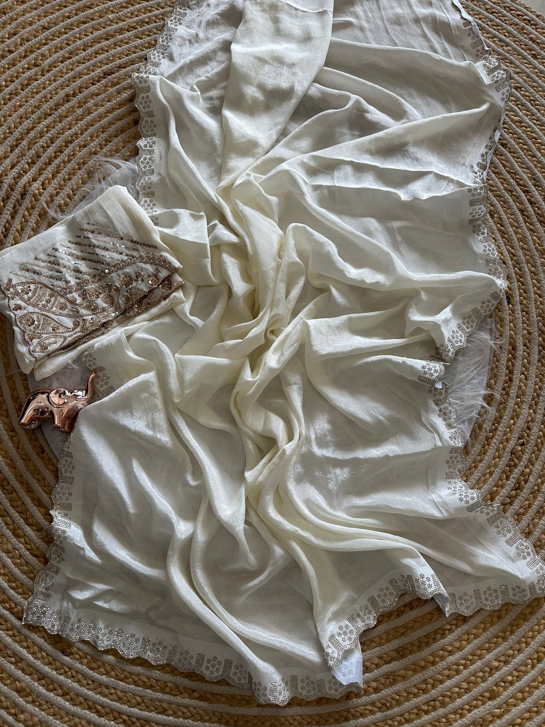 Peachmode White Soft Crunchy Silk Saree with Diamond and Embroidery Work - Image 3