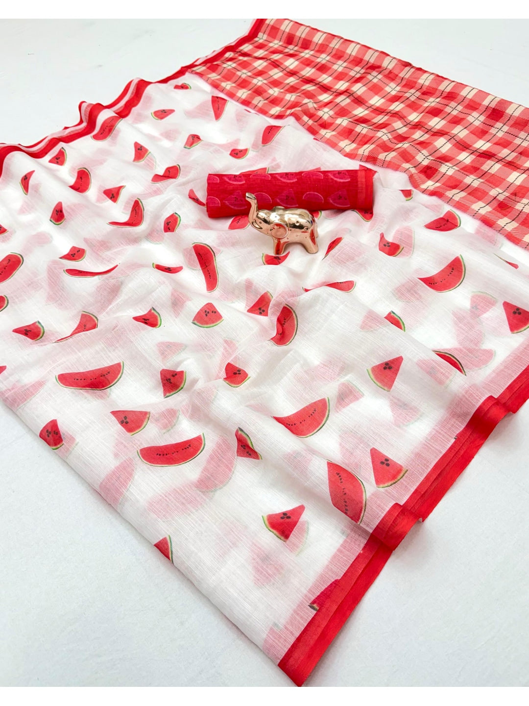 Peachmode Red Soft Linen Saree with Lehariya fruit print - Image 3