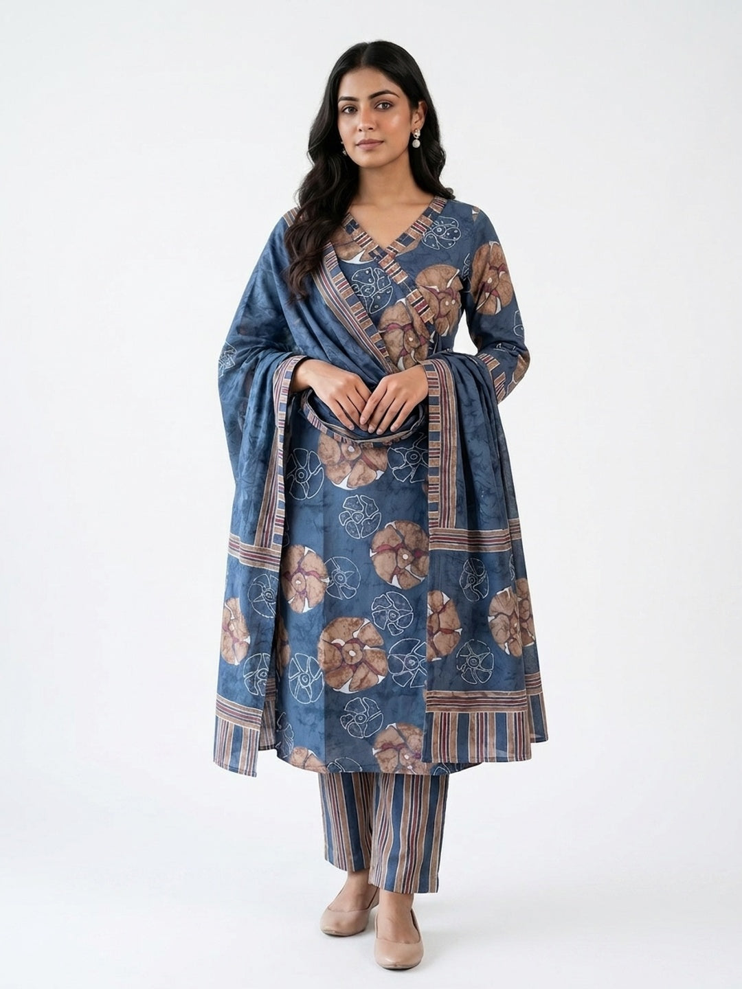 Blue Pure Cotton Floral Printed Salwar Suit Set - Image 4