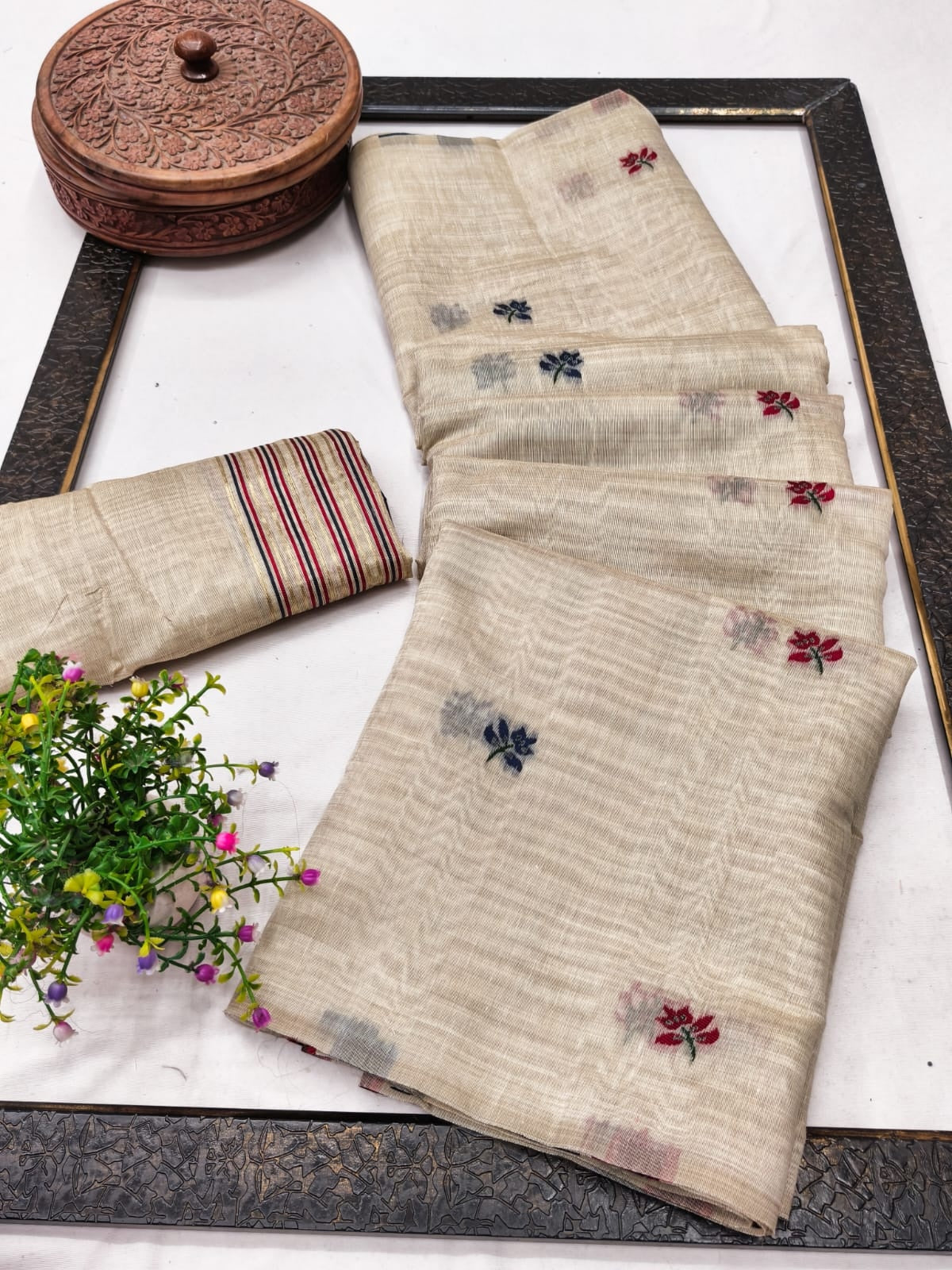 Peachmode Cream Linen Jamdani Saree for Traditional Wear - Image 2