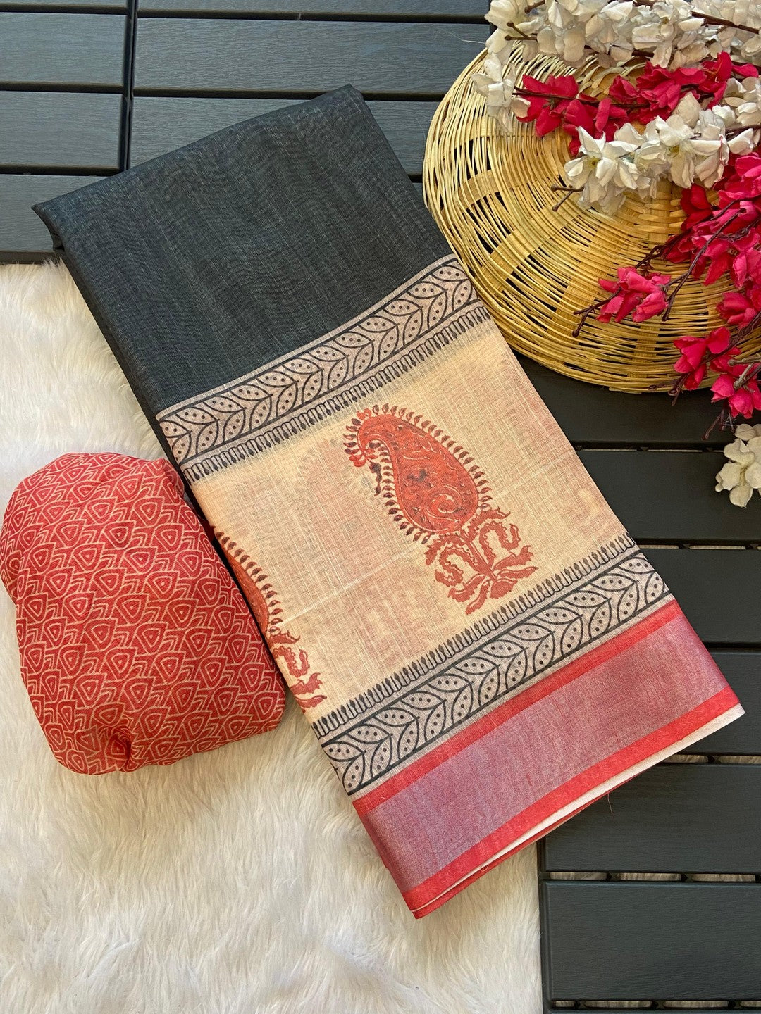 Peachmode Black Linen Paisley Border Saree - Image 3
