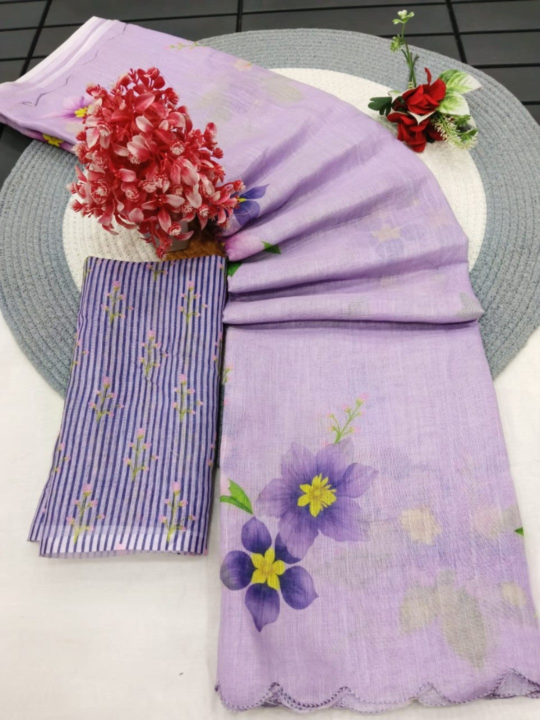 Peachmode Lilac Linen Floral Print Saree with Cut Work Border - Image 3
