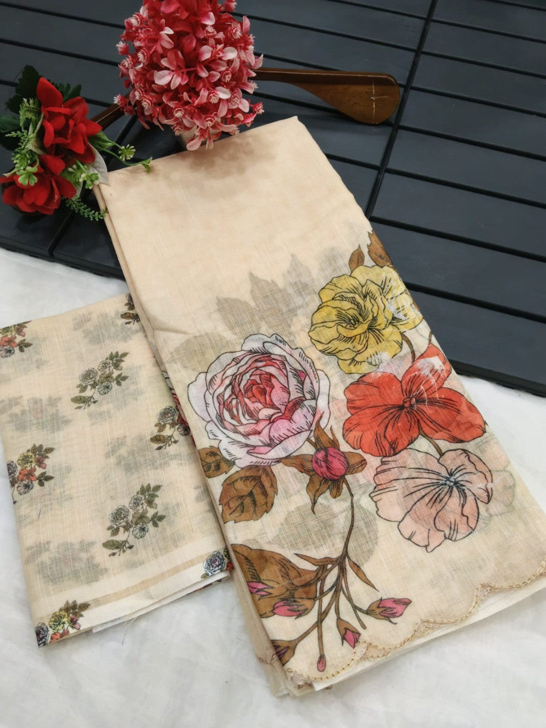 Peachmode Cream Linen Floral Print Saree with Cut Work Border - Image 4