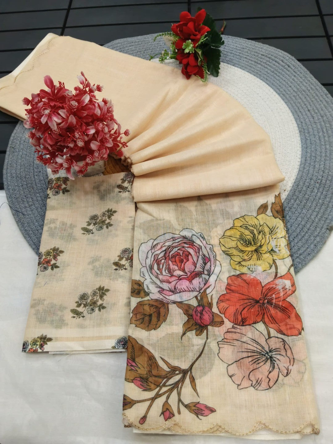 Peachmode Cream Linen Floral Print Saree with Cut Work Border - Image 5