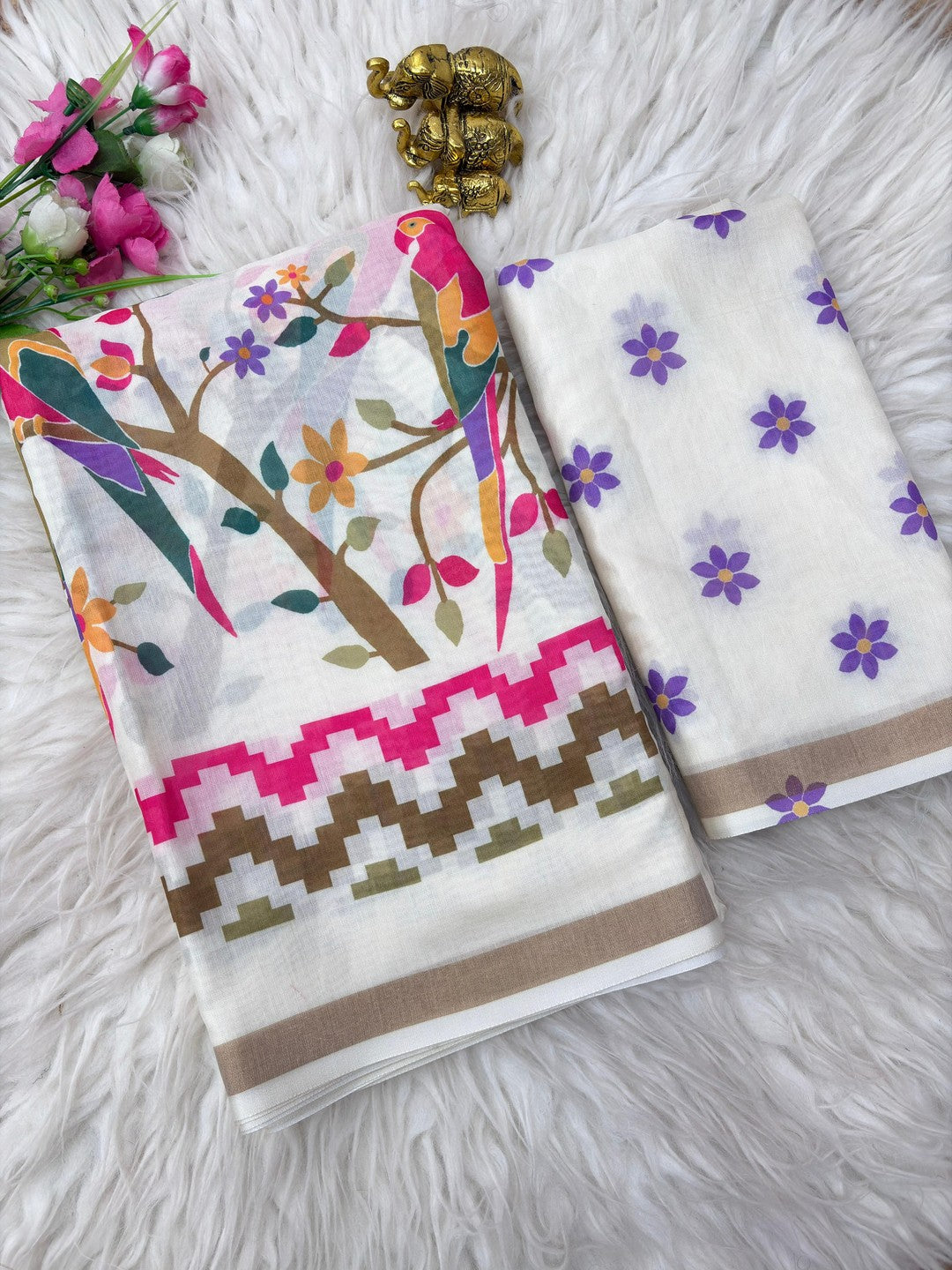 Peachmode Cream Mul Cotton Kalamkari Print Saree - Image 2