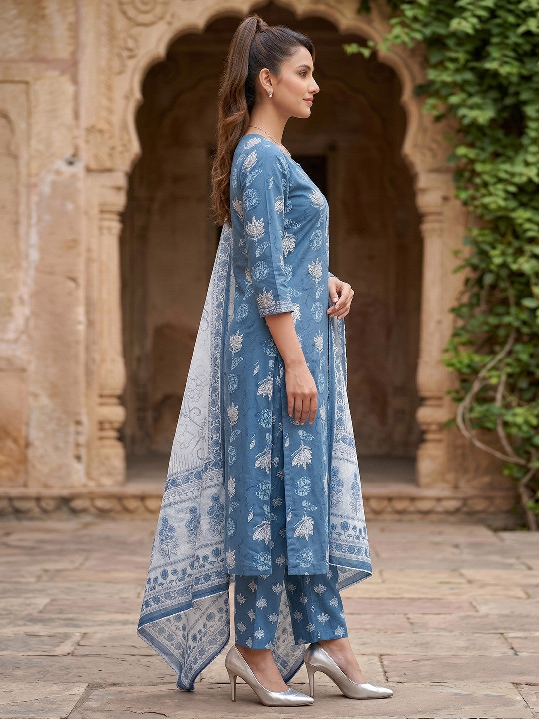 Teal Blue Pure Cotton Floral Printed Salwar Suit Set - Image 4