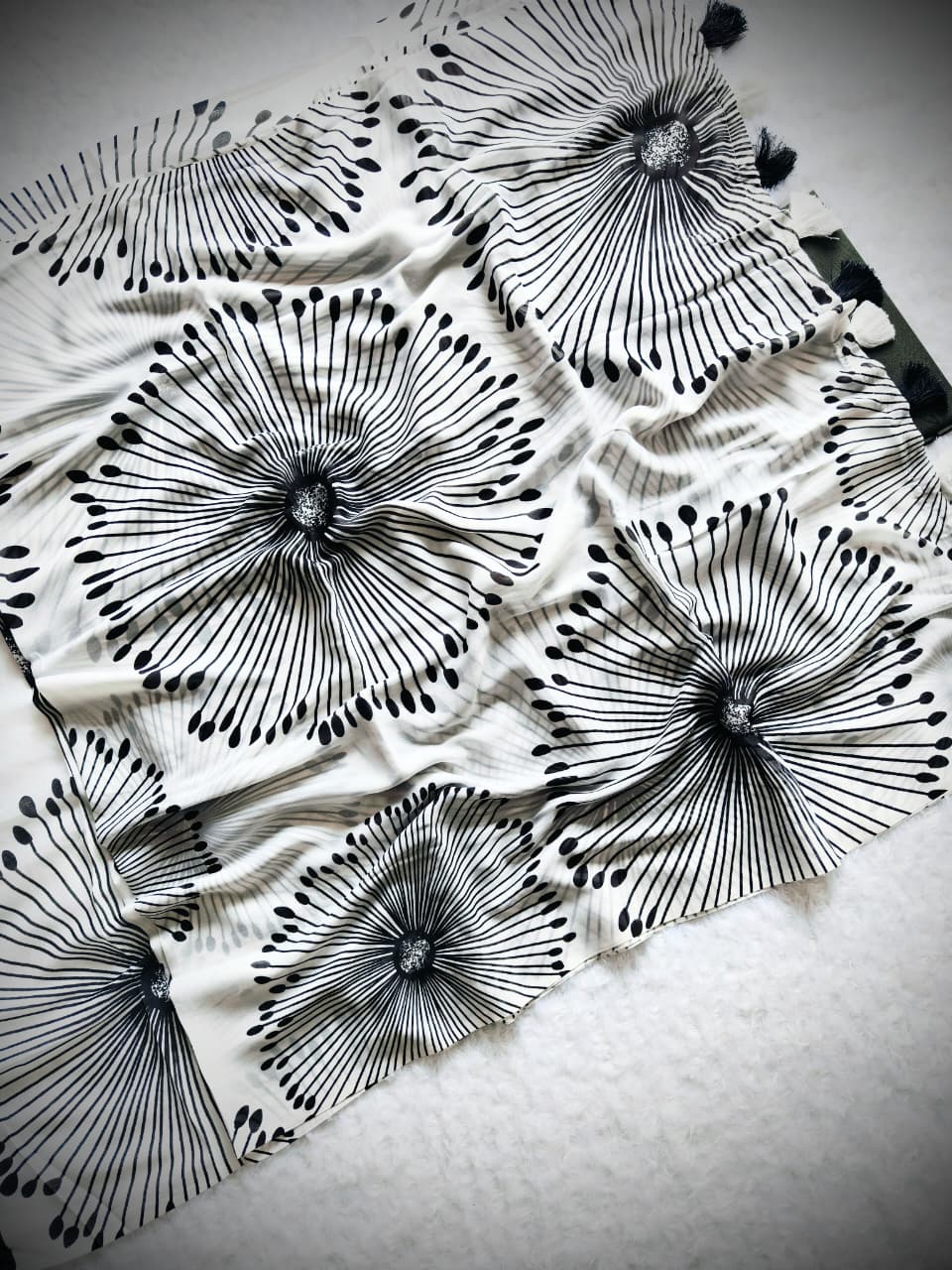 Peachmode White & Black Digital Print Saree - Image 2