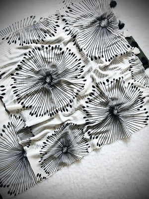 Peachmode White & Black Digital Print Saree - Image 2