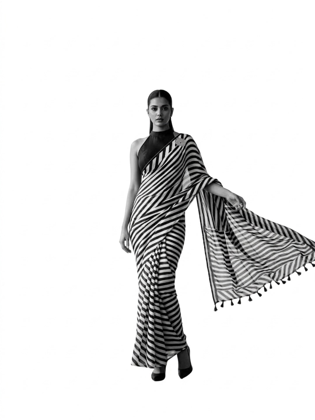Peachmode Black and White Stripe Print Saree - Image 1