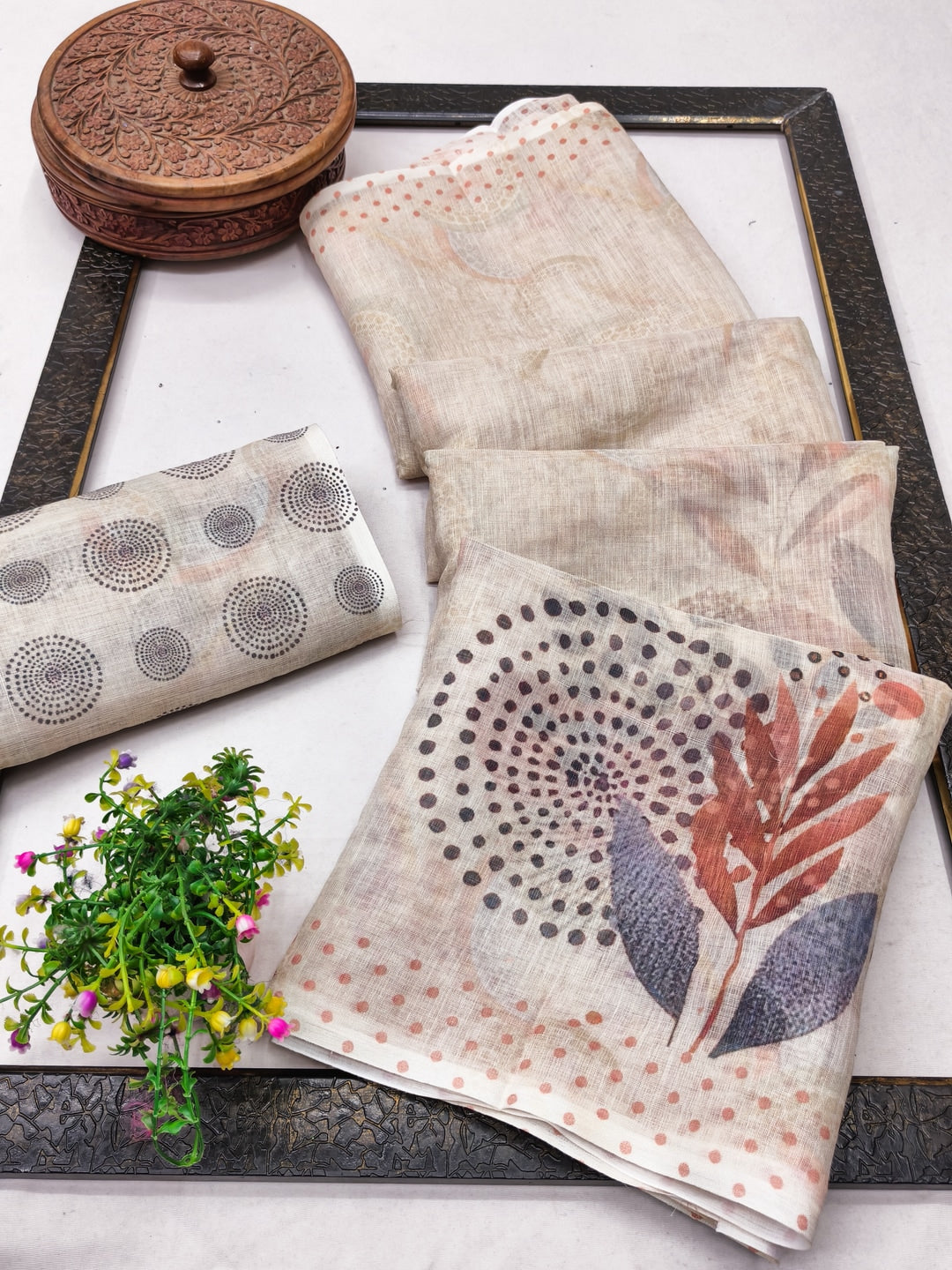 Peachmode Offwhite Linen Printed Saree with Leafy Floral Motifs - Image 3