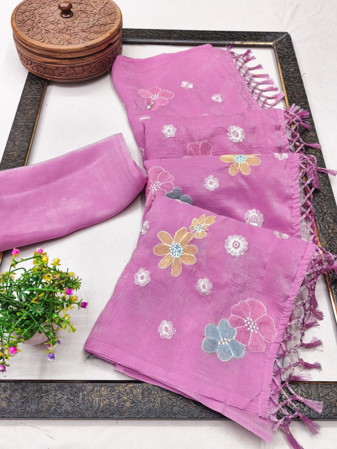 Peachmode Pink Crunchy Saree with Floral Embroidery Work - Image 3