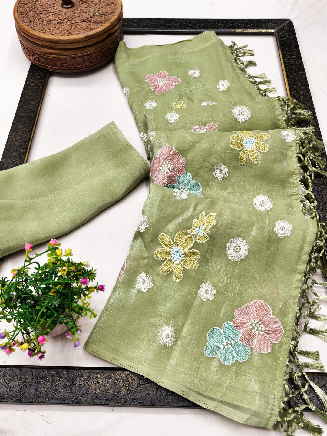 Peachmode Green Crunchy Saree with Floral Embroidery Work - Image 3