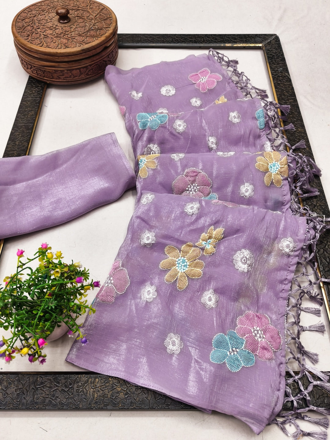 Peachmode Lavender Crunchy Saree with Floral Embroidery Work - Image 3