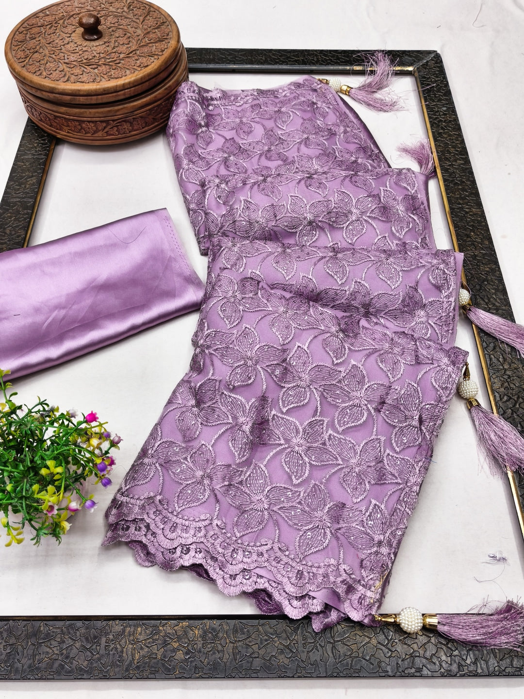Peachmode Lavender Net Saree with Floral Embroidery Work - Image 2