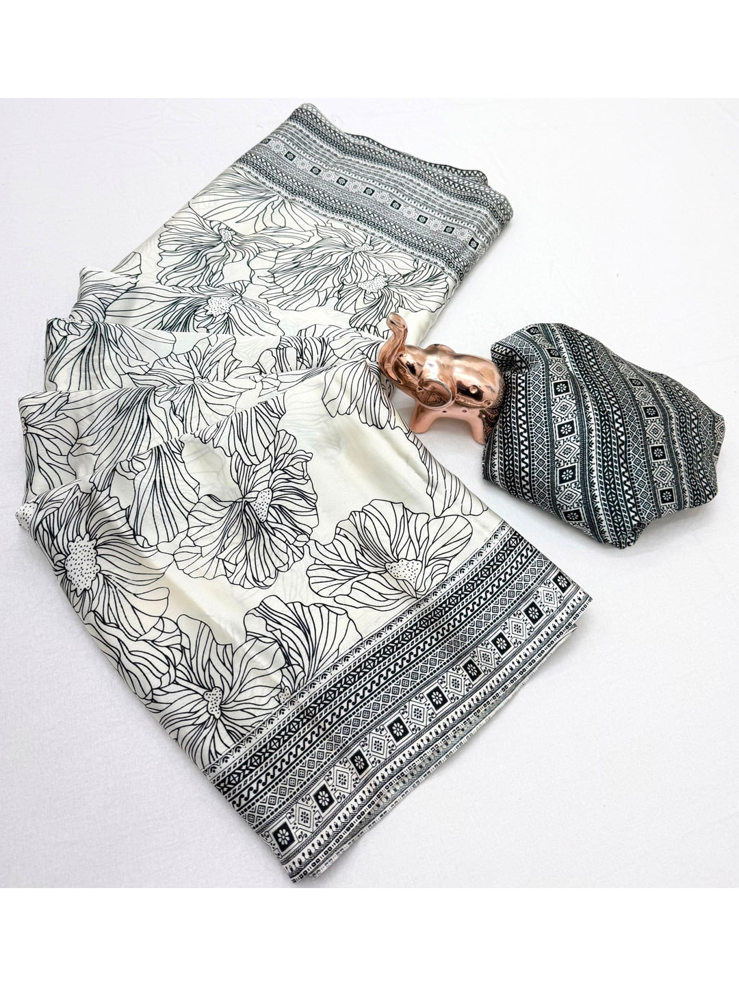 Peachmode Grey Art Silk Saree with Digital Print - Image 3