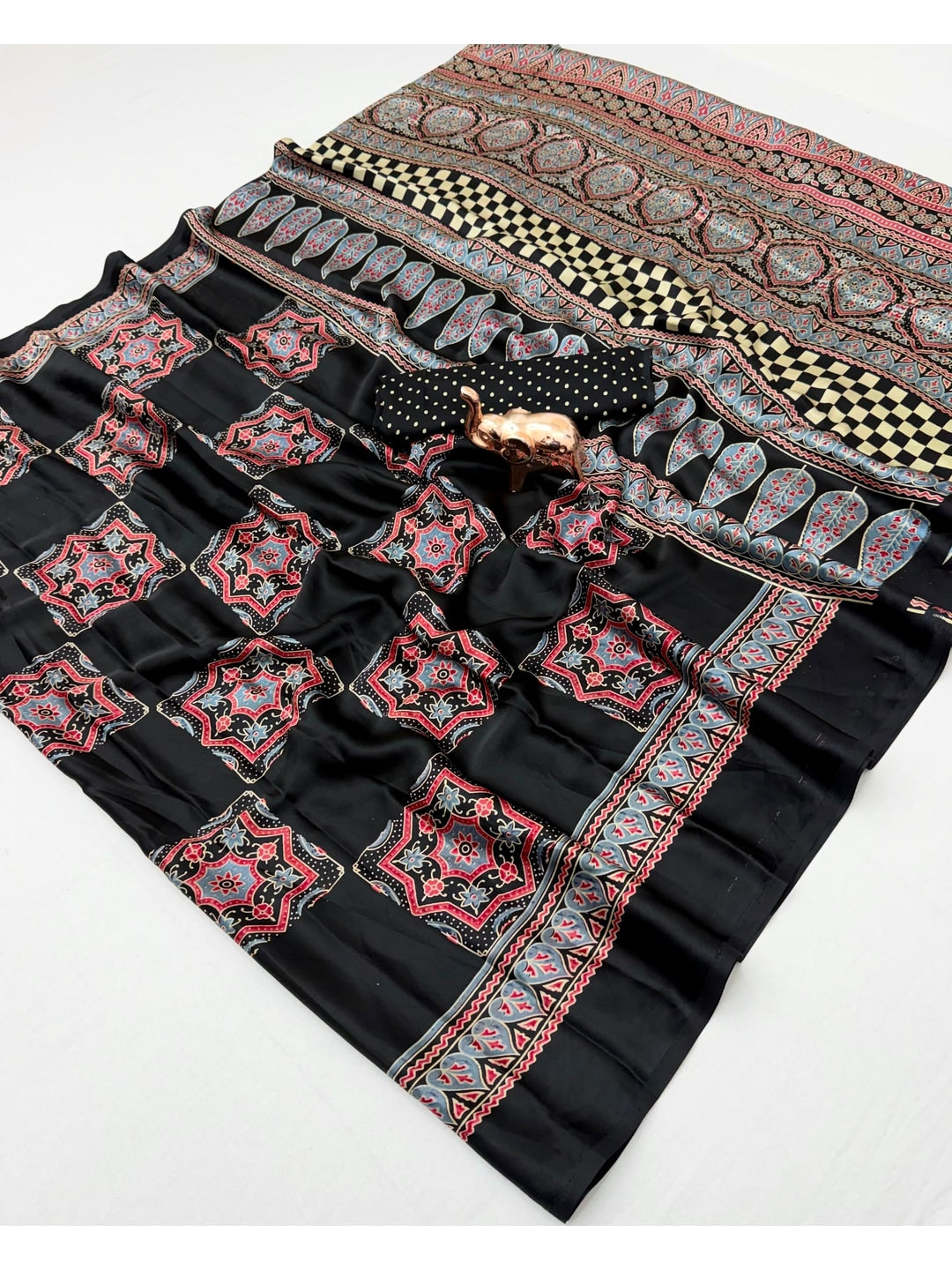 Peachmode Black Art Silk Saree with Digital Print - Image 2