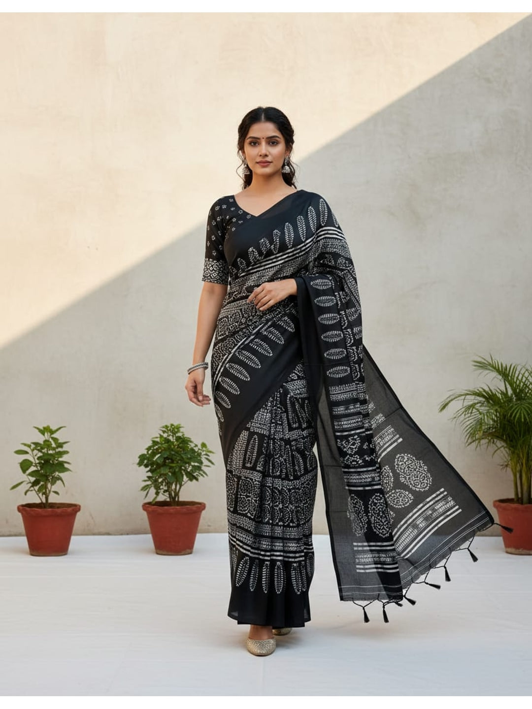 Peachmode Black Art Silk Saree with Digital Print - Image 2