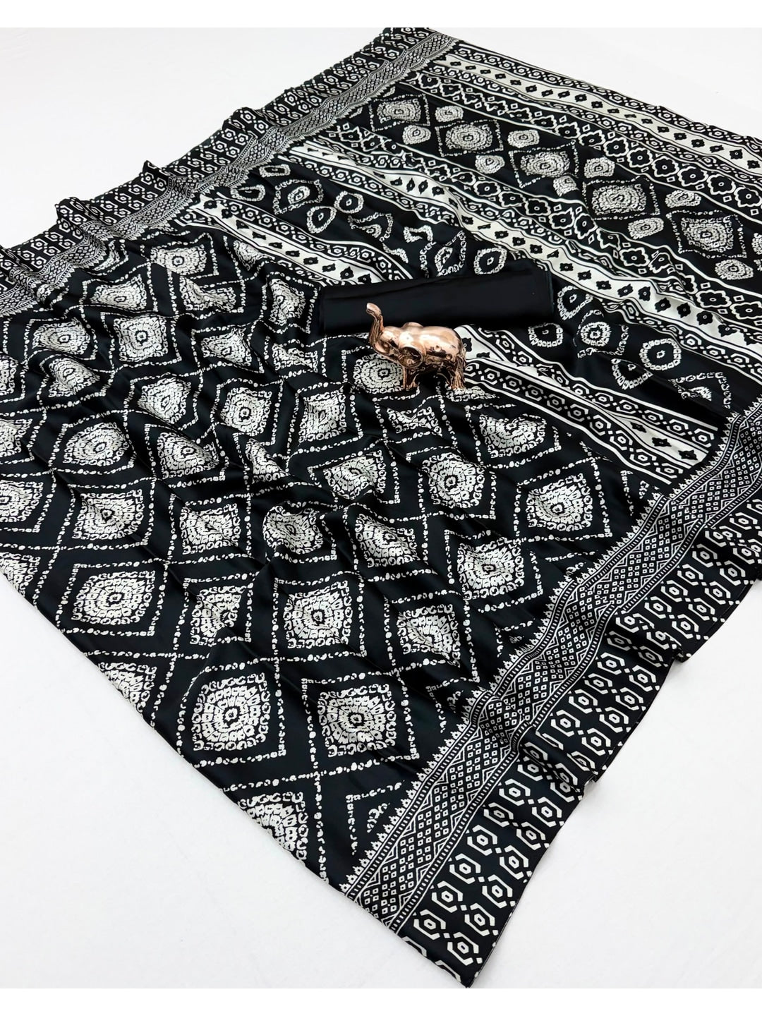 Peachmode Black Art Silk Saree with Digital Print - Image 3