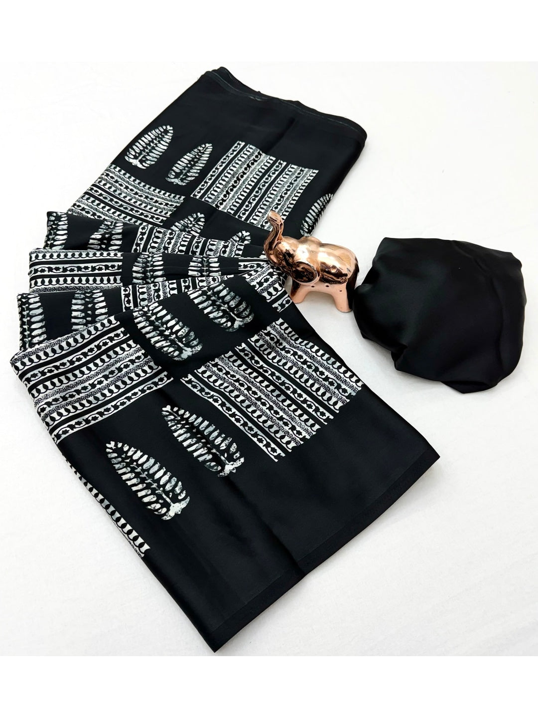 Peachmode Black Art Silk Saree with Digital Print - Image 6
