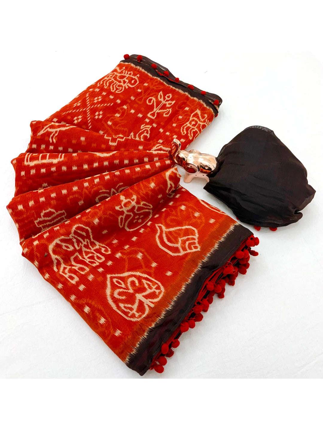 Peachmode Red Mul Mul Cotton Saree with Digital Print - Image 2