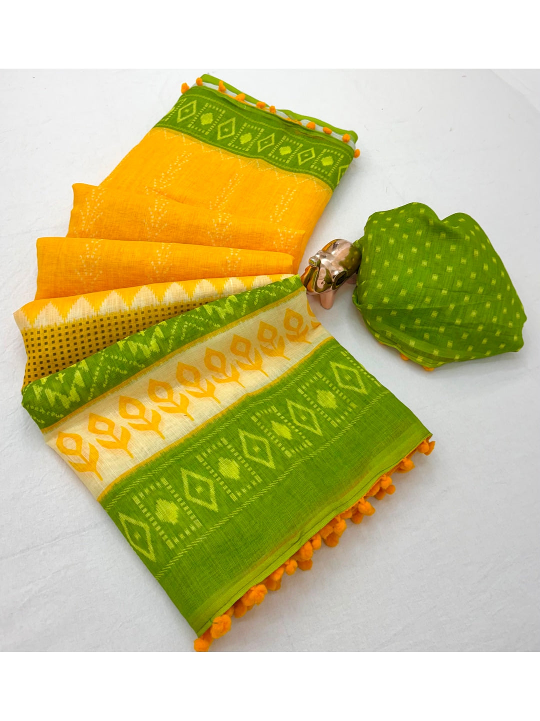 Peachmode Yellow Mul Mul Cotton Saree with Digital Print - Image 3