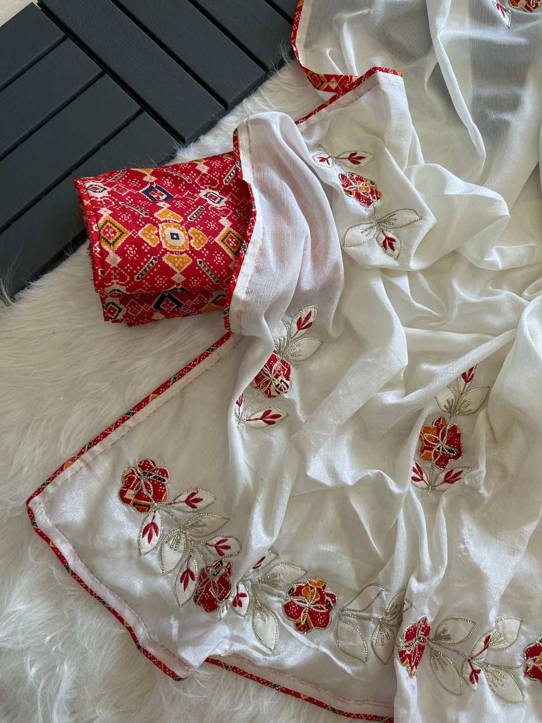 Peachmode White Chinon Saree with Floral Embroidery - Image 3