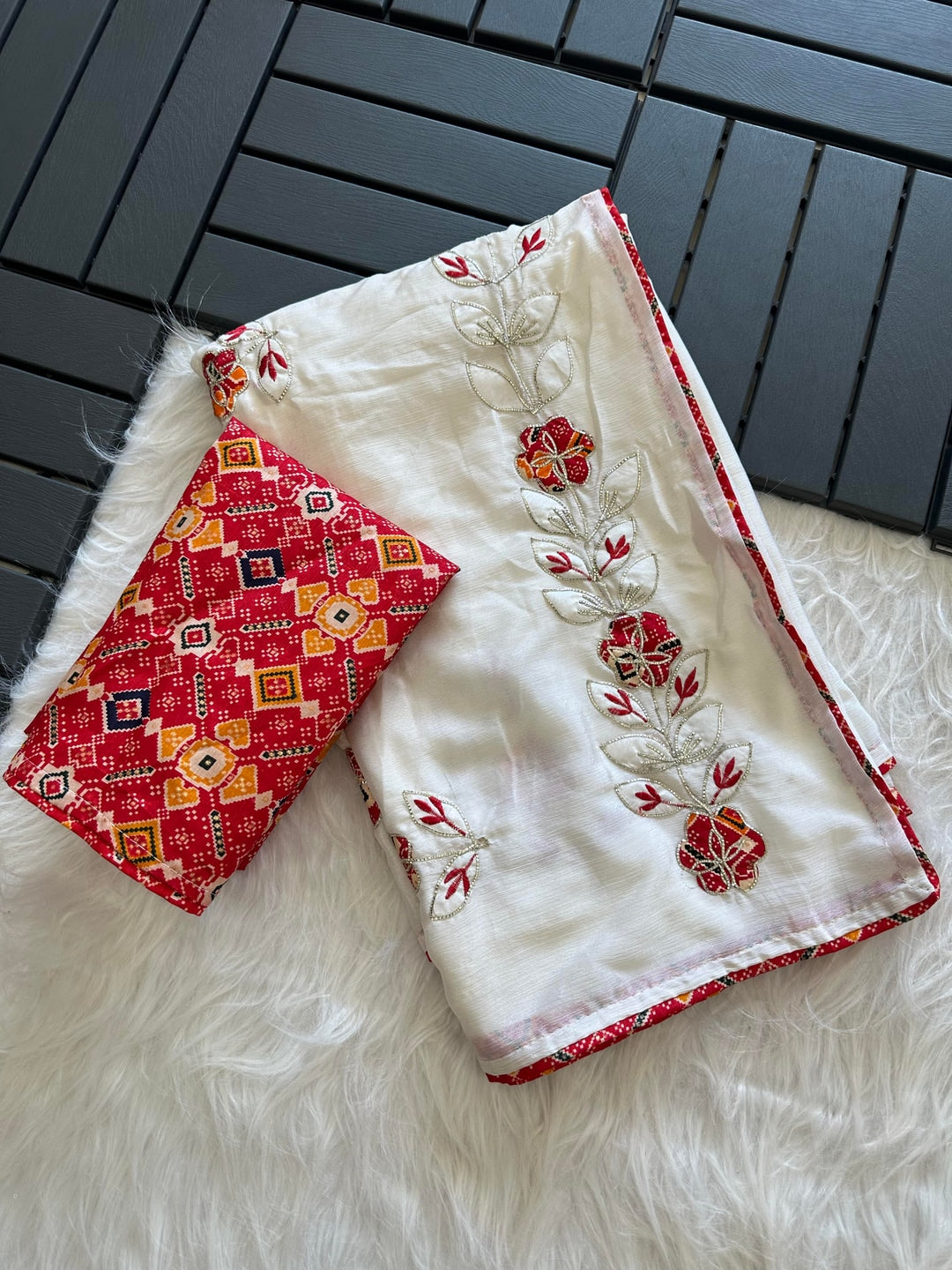 Peachmode White Chinon Saree with Floral Embroidery - Image 5