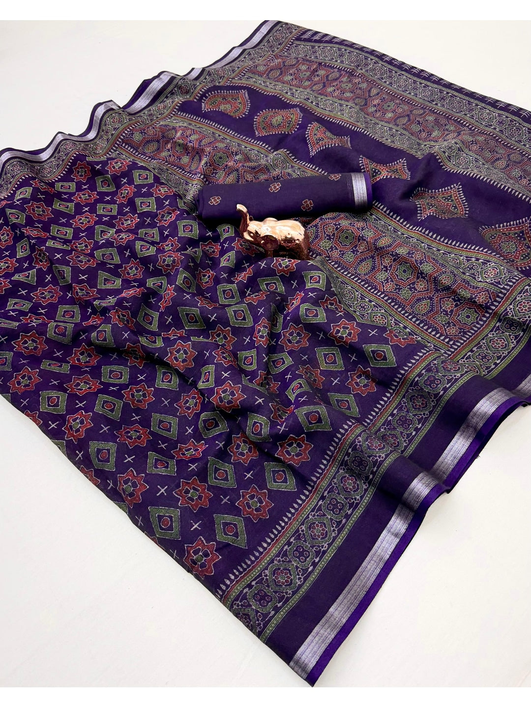 Peachmode Purple Semi Cotton Saree with Ajrakh Print - Image 3