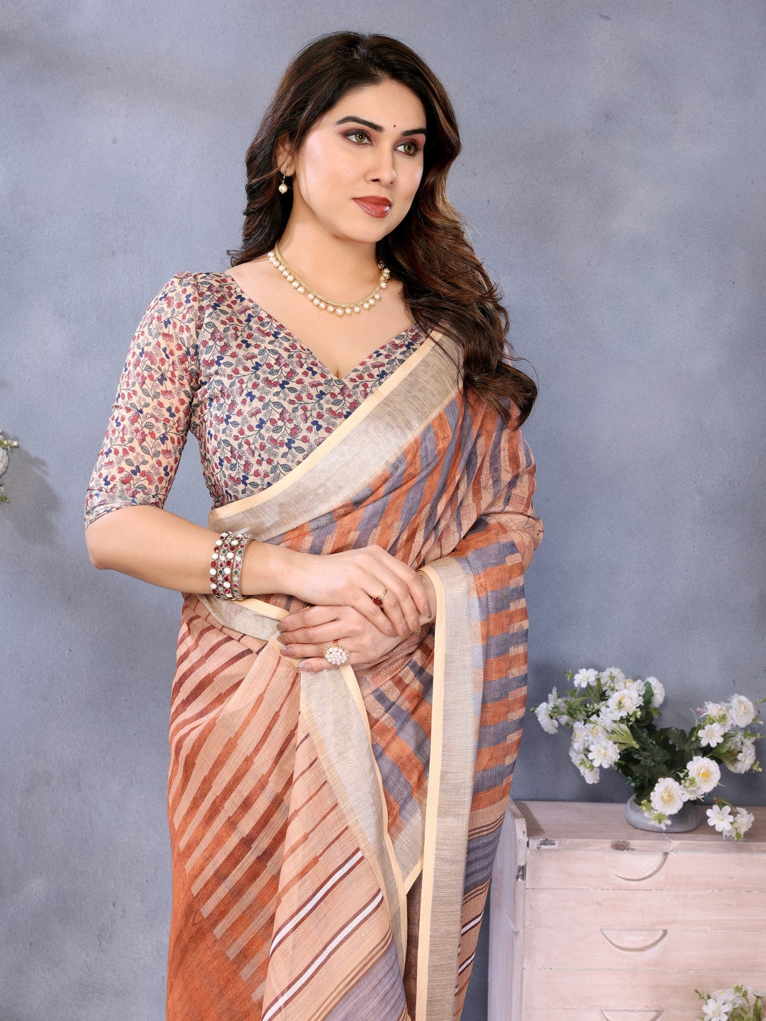 Brown Handloom Linen Cotton Digital Print Saree - Image 2