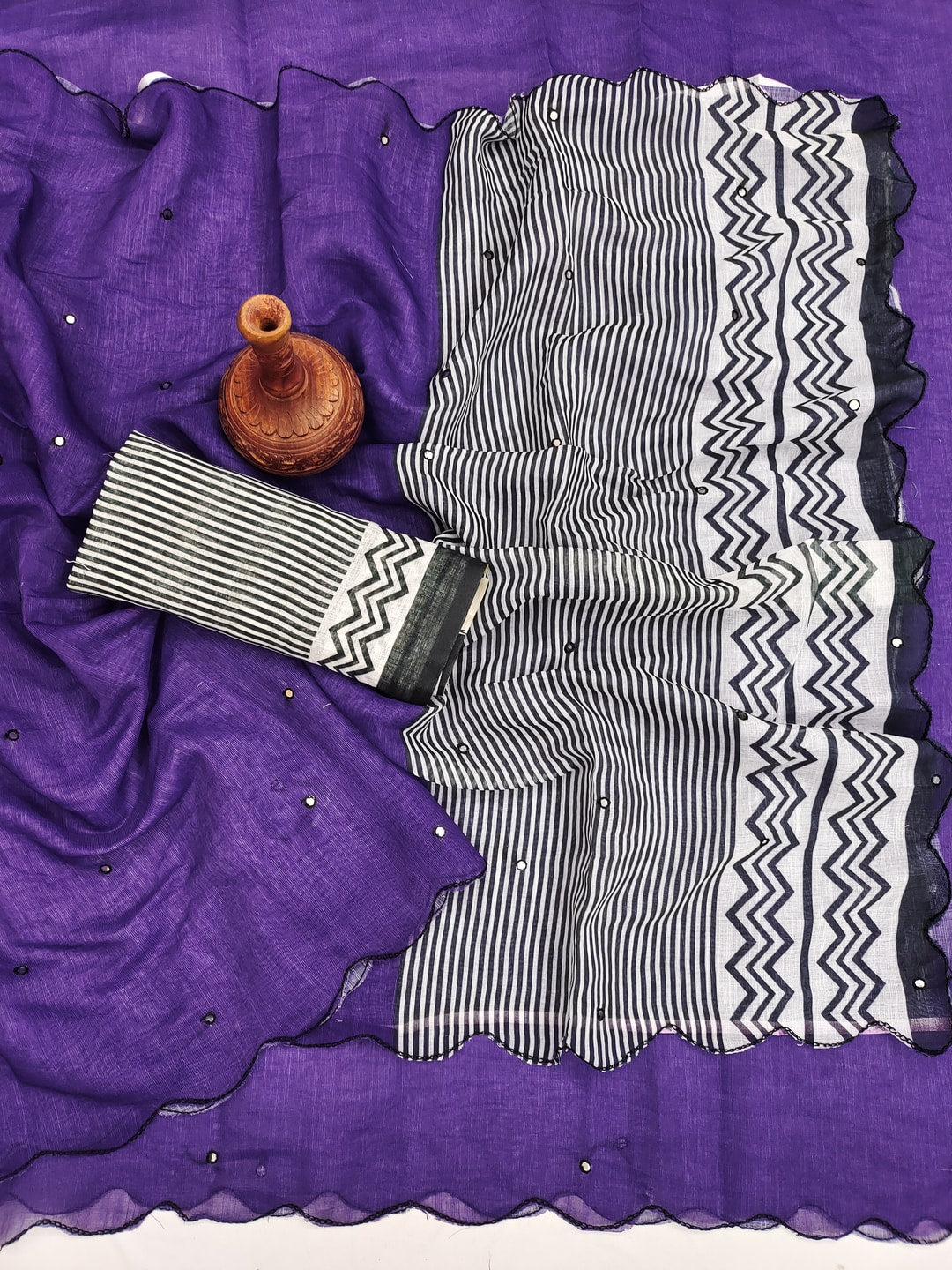 Purple Soft Linen Cotton Zigzag Mirror Work Saree - Image 2