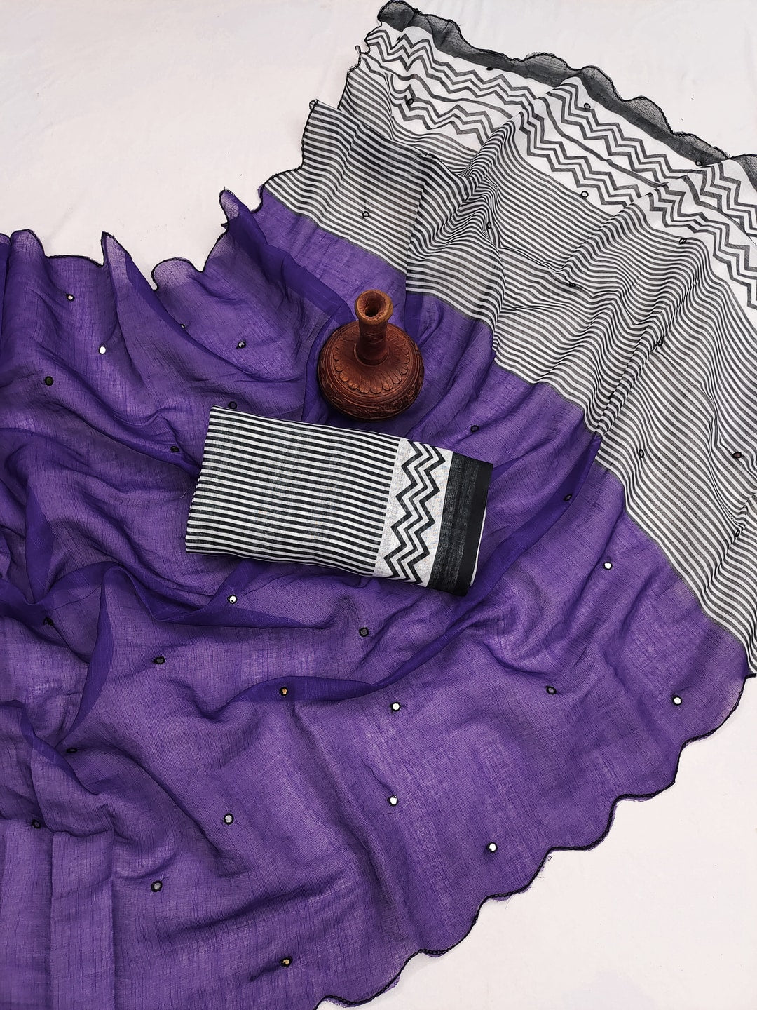 Purple Soft Linen Cotton Zigzag Mirror Work Saree - Image 3