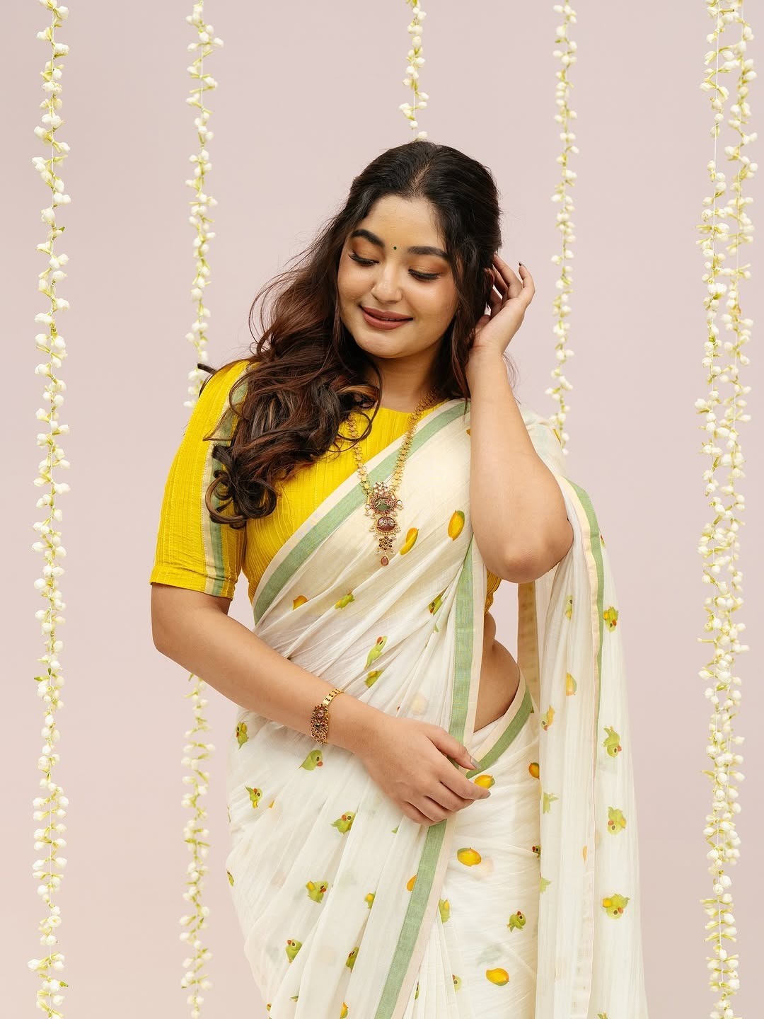 Peachmode White Linen Lemon Print Saree - Image 5