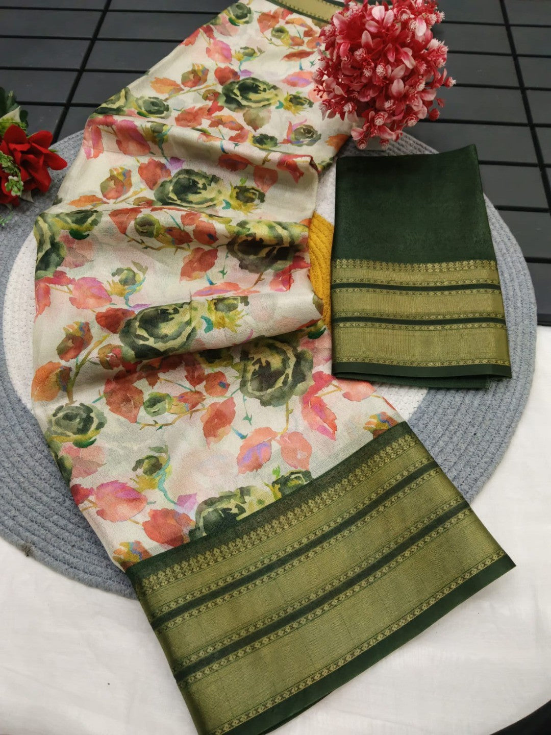 Peachmode Cream Green Dola Silk Zari Border Saree - Image 4