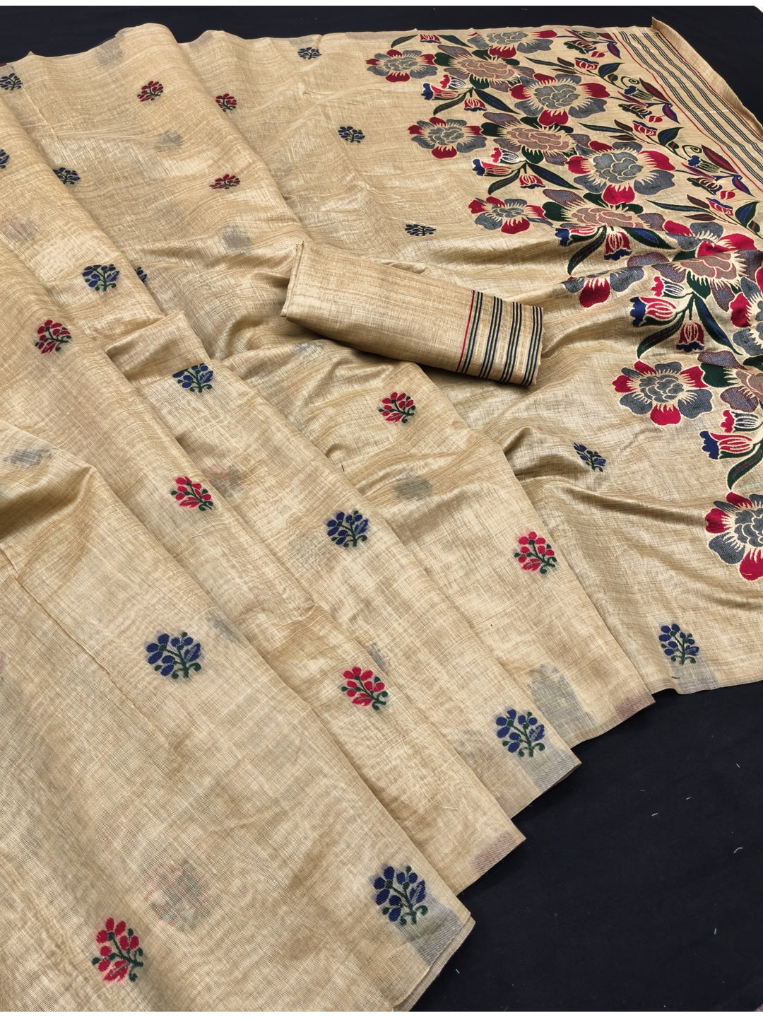 Peachmode Beige Jamdani Cotton Saree - Image 2