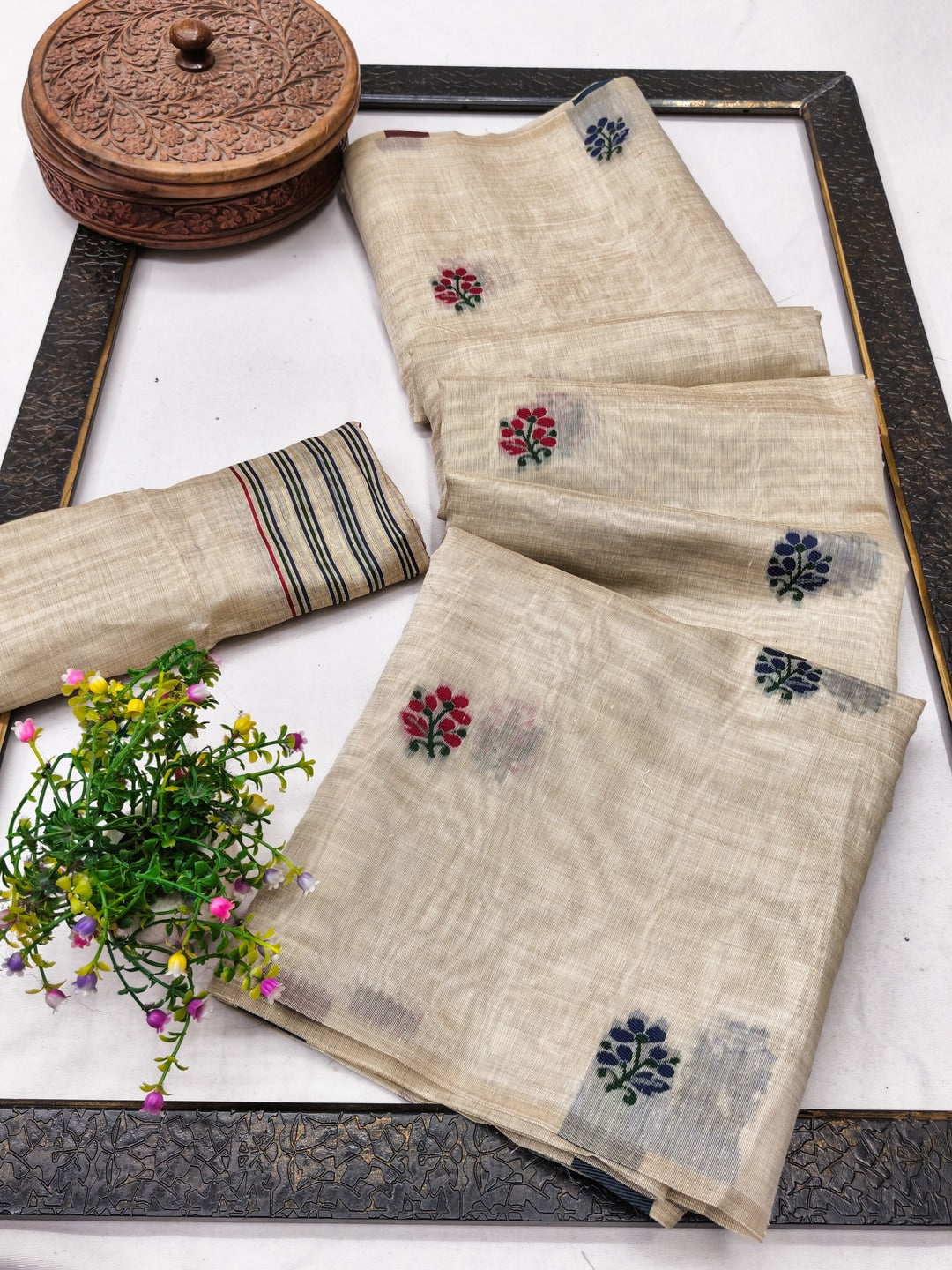 Peachmode Cream Jamdani Cotton Saree - Image 3