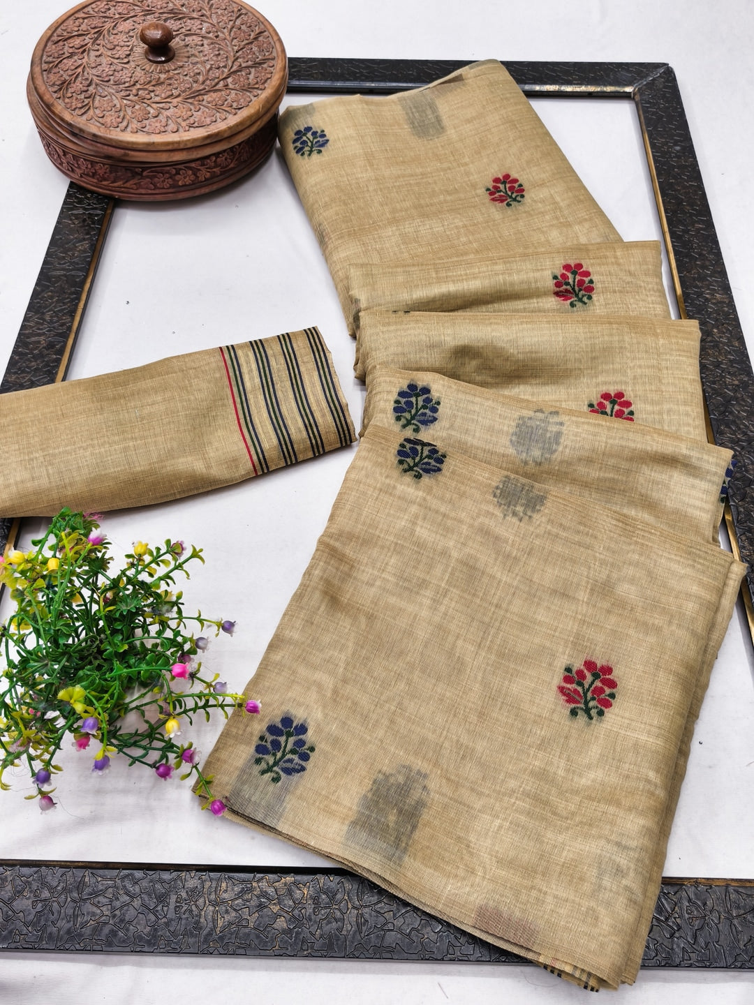 Peachmode Beige Jamdani Cotton Saree - Image 3