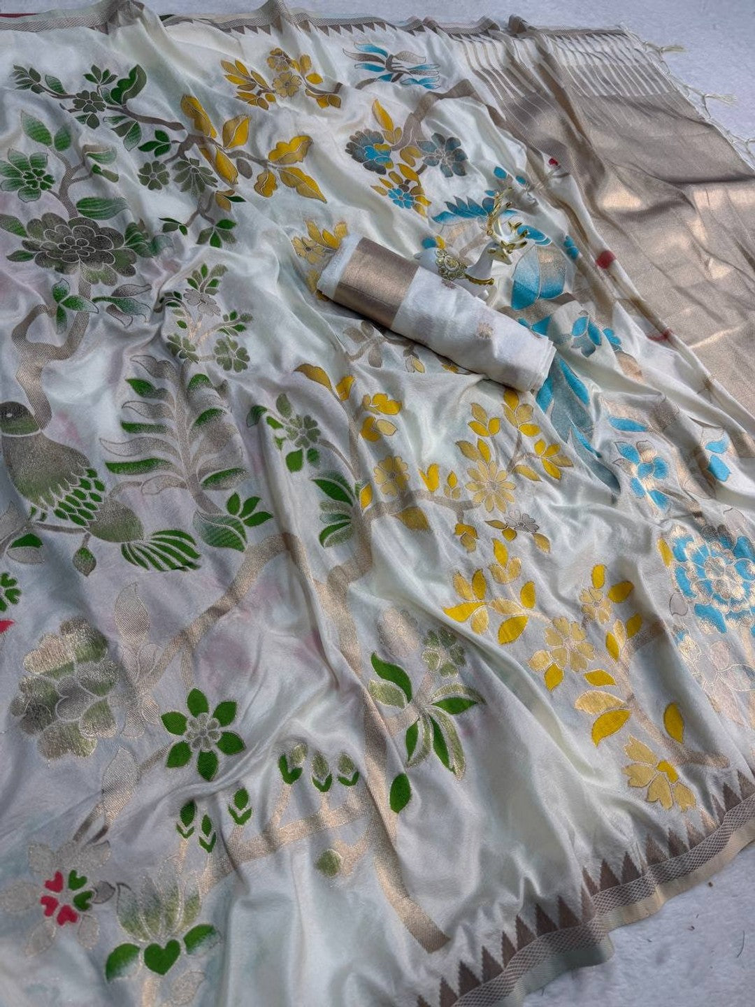Peachmode Cream Crepe Khadi Silk Bird Motif Saree - Image 4