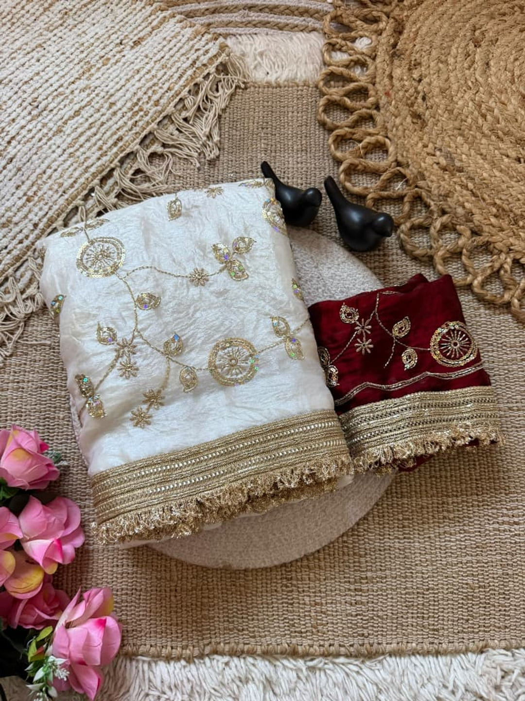 Peachmode White Fandy Satin Saree with C-Pallu Embroidery and Lace Border - Image 4