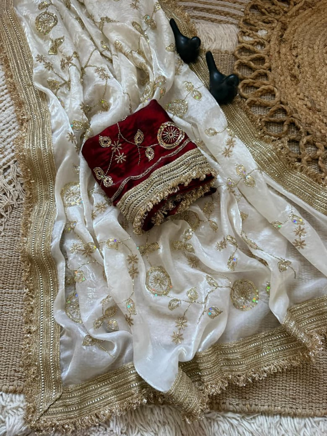 Peachmode White Fandy Satin Saree with C-Pallu Embroidery and Lace Border - Image 6