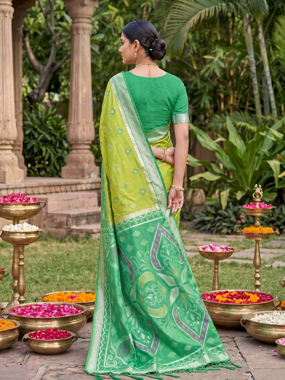 Peachmode Green Soft Silk Woven Saree - Image 3