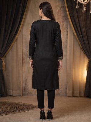 Elegant Black Woolen Straight Kurti for Cozy Winter Comfort - Image 2