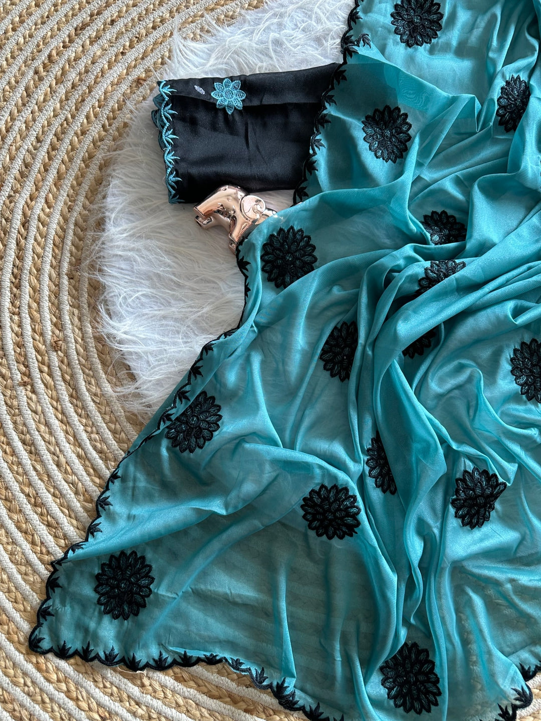 Peachmode Teal Georgette Silk Embroidered Suryamukhi Saree - Image 4