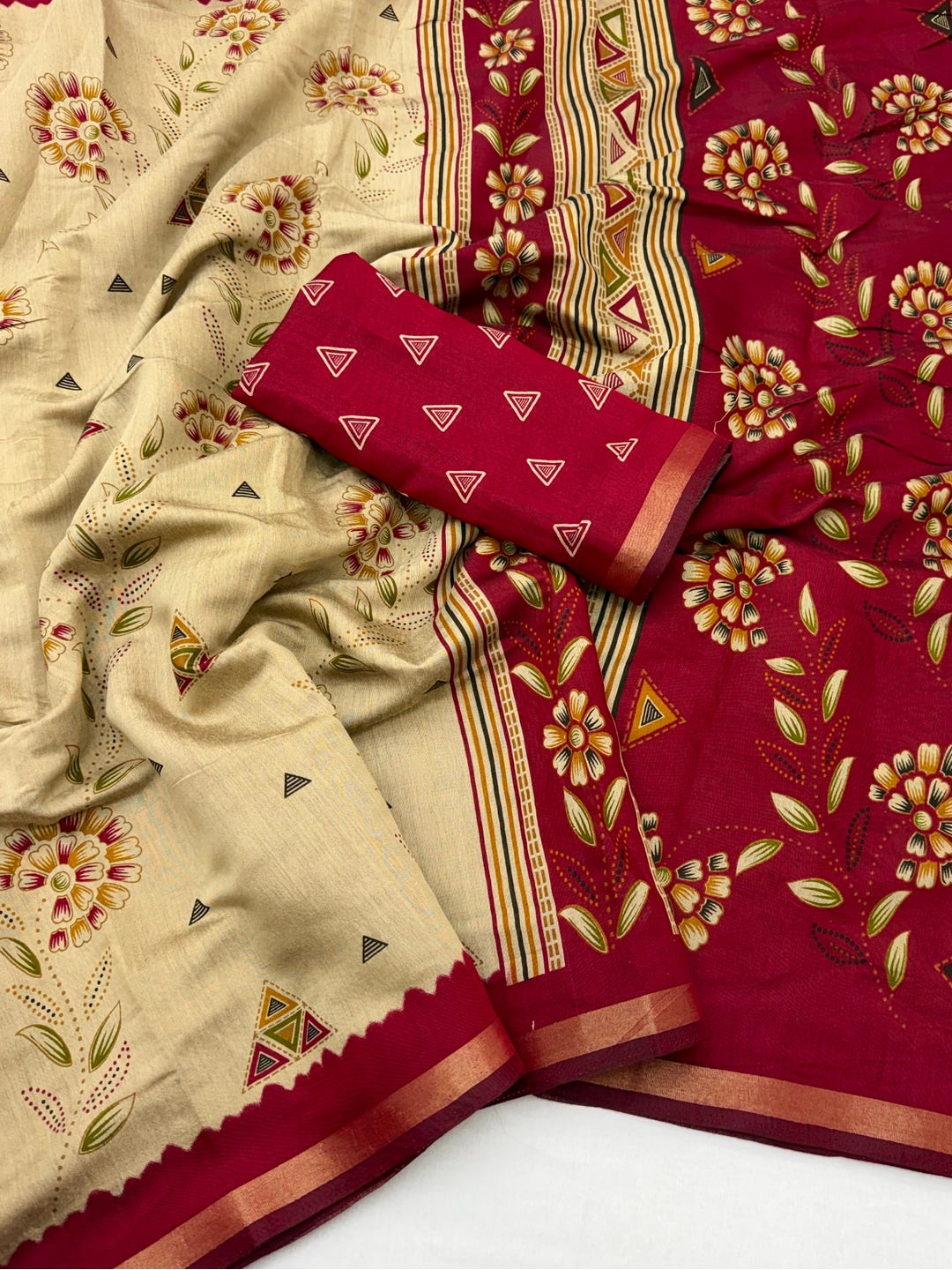 Peachmode Maroon Cotton Blend Floral Printed Saree - Image 3