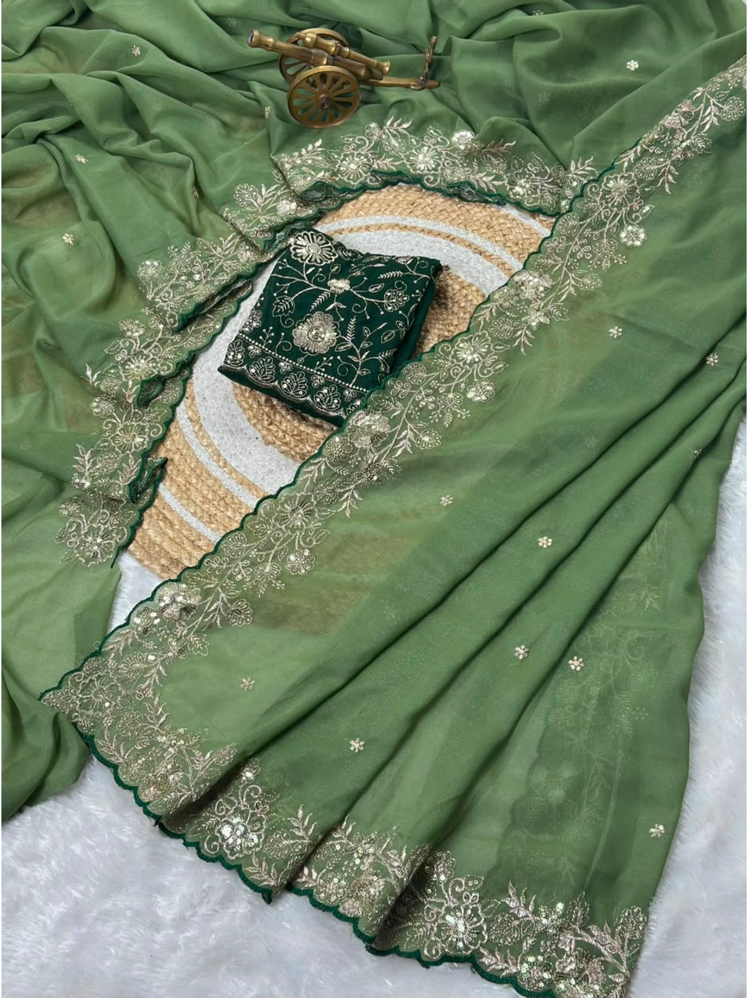 Peachmode Green Star Georgette Silk C-Pallu Saree with Thread and Zari Embroidery - Image 4