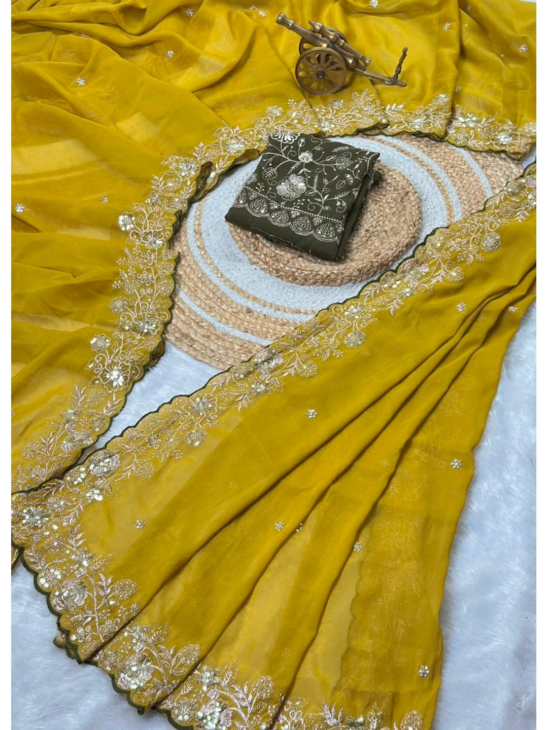Peachmode Yellow Star Georgette Silk C-Pallu Saree with Thread and Zari Embroidery - Image 4