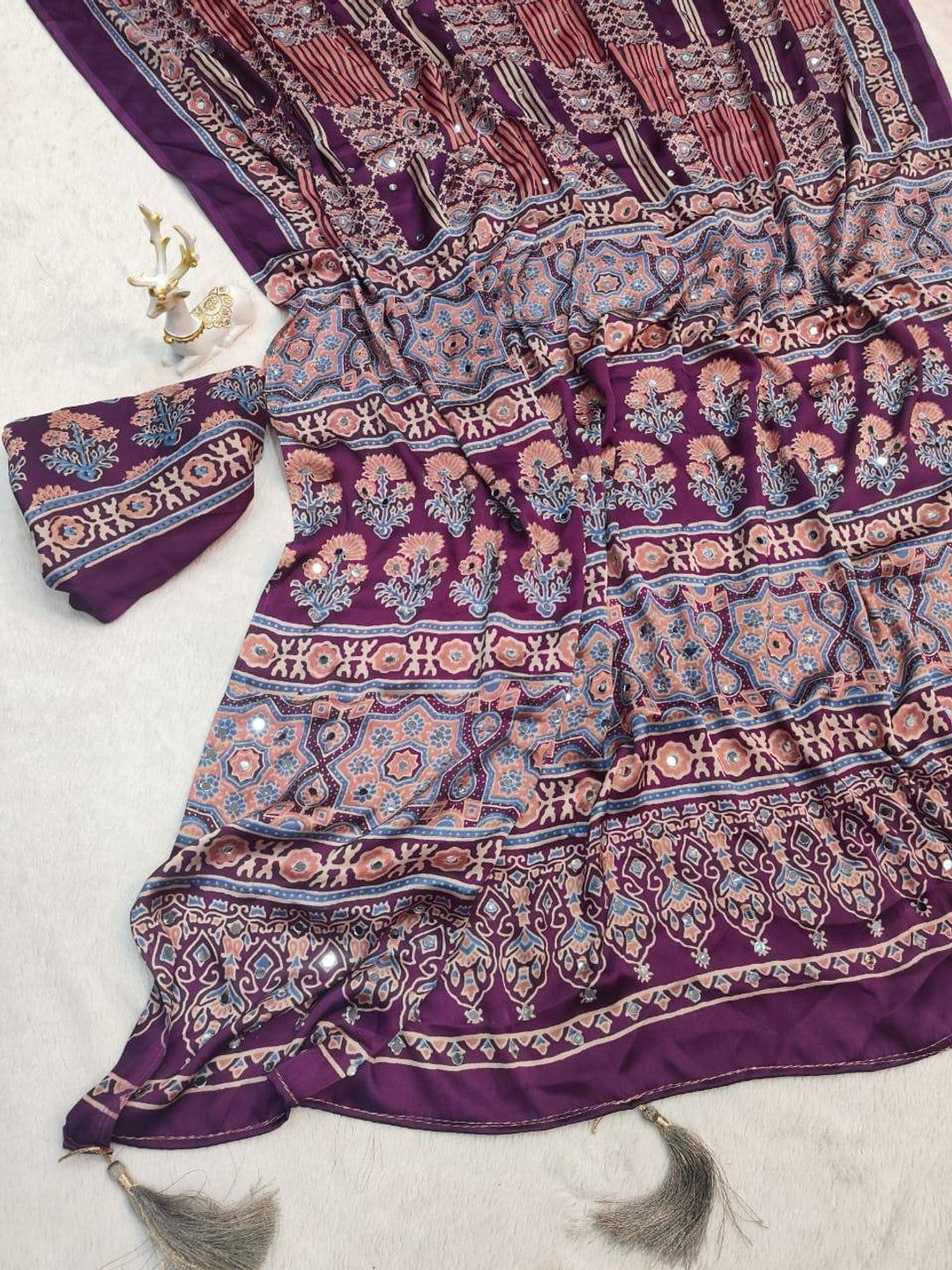 Peachmode Purple Semi Gajji Ajrakh Mirror Work Silk Saree - Image 4