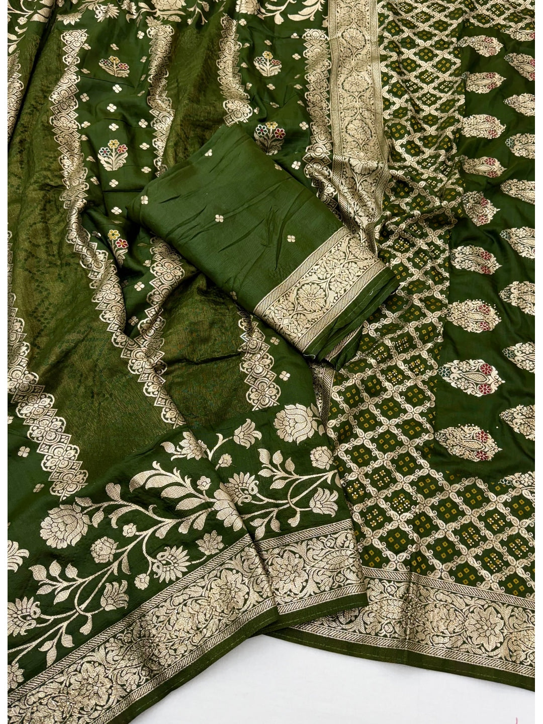 Peachmode Green Dola Silk Woven Saree - Image 2