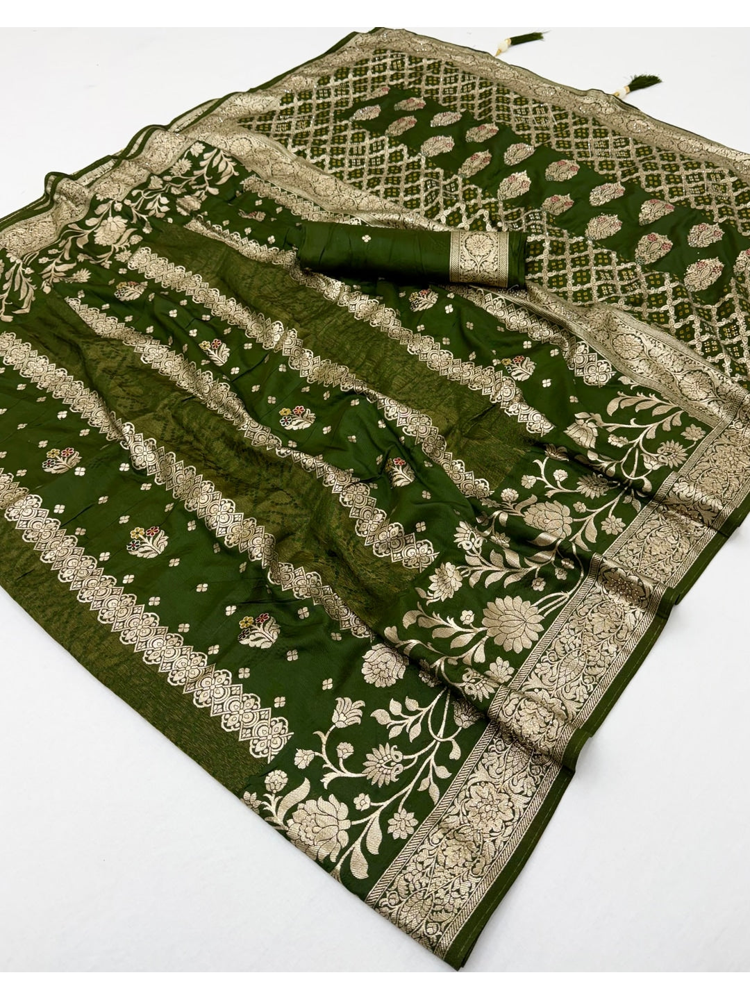 Peachmode Green Dola Silk Woven Saree - Image 3