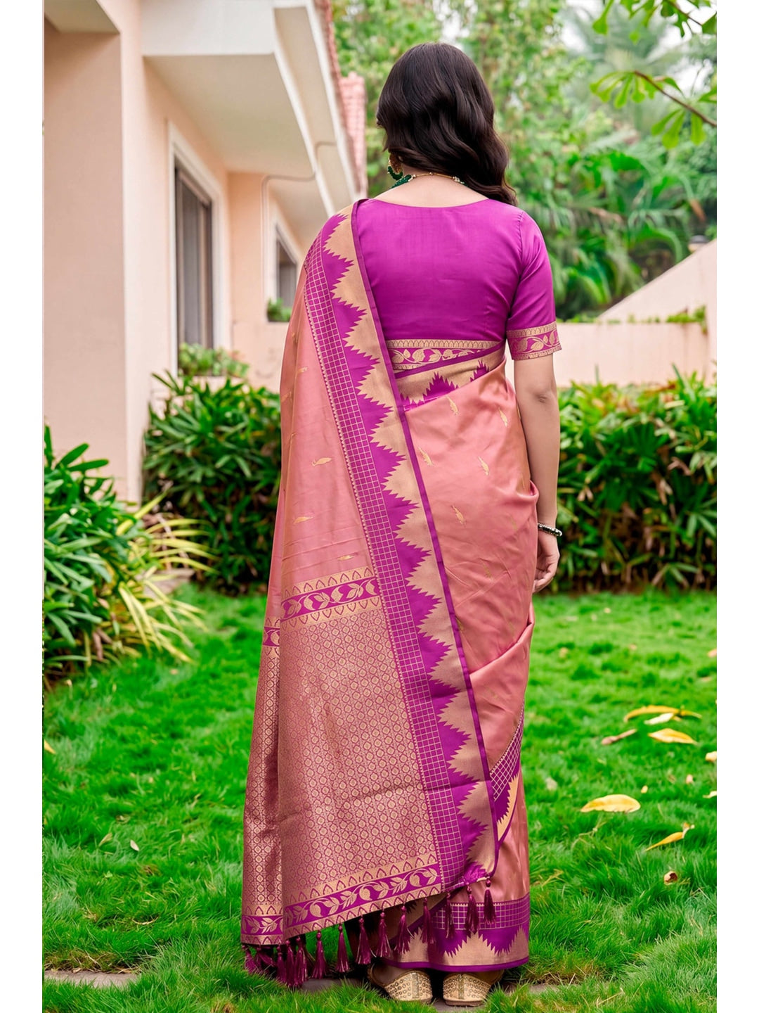 Peachmode Pink Silk Blend Lichi Saree - Image 4